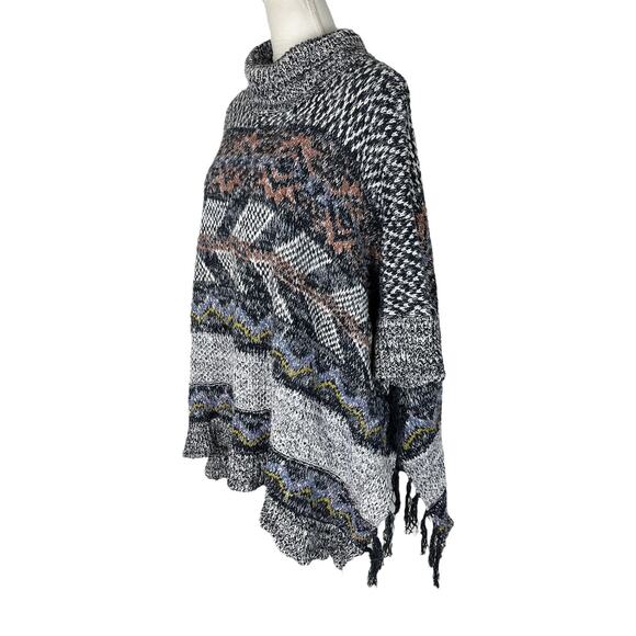 Anthropologie Pilcro Magda Knit Poncho Sweater Boho Fringe Size Medium / Large - Picture 8 of 11